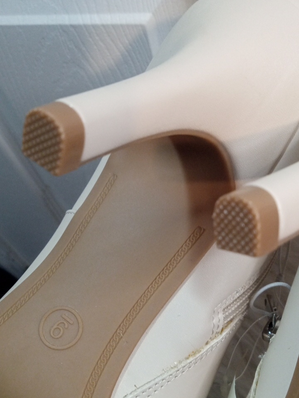 A NEW DAY CREME CHAR BOOTIES - Picture 10 of 13